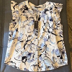 NWT Cable & Gauge Women’s Ruffle Sleeve Blue Floral Cotton Blouse. Size Medium.